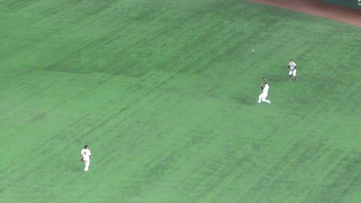 ヤクルト 村上宗隆 天井直撃の特大ライトフライ　丸佳浩 ナイスプレー　巨人 vs ヤクルト　2025年8月7日(木)　東京ドーム