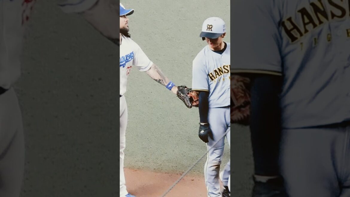 四球で優雅に進塁する近本光司 本日4安打の大暴れ