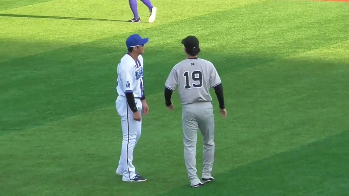 2025年8月8日 巨人戦・山本 祐大 選手と山﨑 伊織 投手の試合前ウォーミングアップ風景