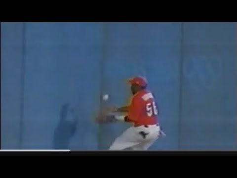 二度と通用しないプレー:タバレスの守備の失敗と故意のウォークイン 二度と通用しないプレー:タバレスの守備の失敗と故意のウォークイン