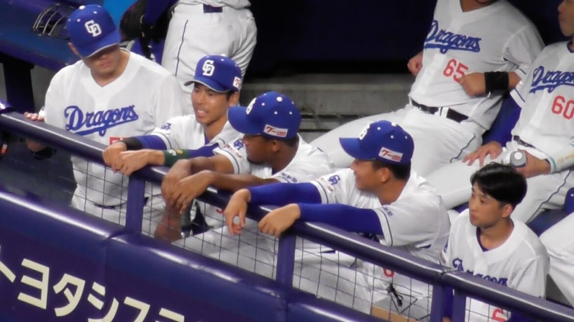 大きな細川成也　満席のイスに座ろうとする　樋口正修  ブライト健太  鵜飼航丞　中日ドラゴンズVS読売ジャイアンツ　2025/07/30