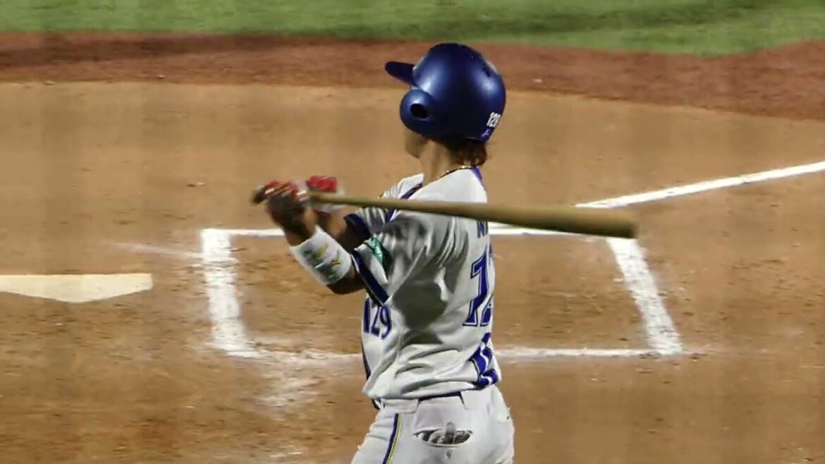 2025年8月11日 イースタンリーグ 北海道日本ハム戦・西巻 賢二 選手の打席入り（ボールデッド中）