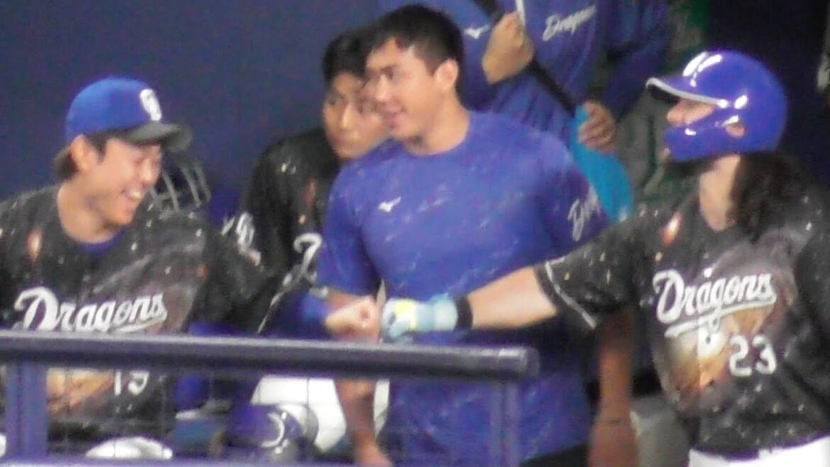 どうしても髙橋宏斗と話したいチェイビス　本日登板予定ではない髙橋宏斗がベンチにいた　中日ドラゴンズVS広島東洋カープ　2025/08/10