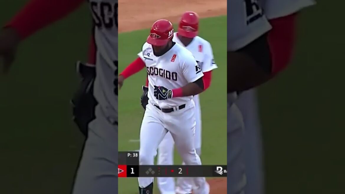 Franchy Cordero pega jonrón frente a Cueto #leonesdelescogido