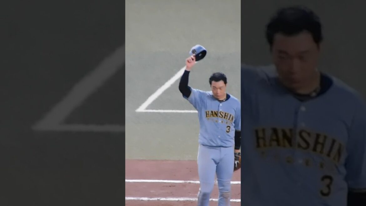 貴重なタイムリーを放ちファンの歓声に応える森下翔太と大山悠輔