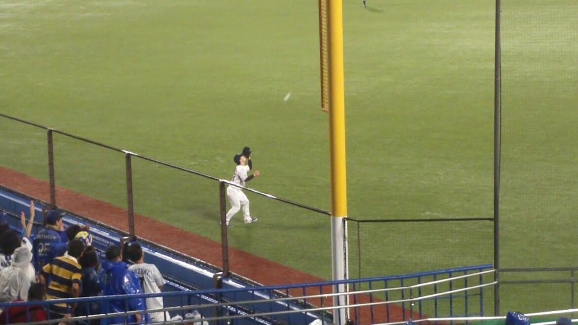 DeNA 戸柱恭孝 犠牲フライで同点　ヤクルト vs DeNA　2025年8月12日(火)　神宮球場