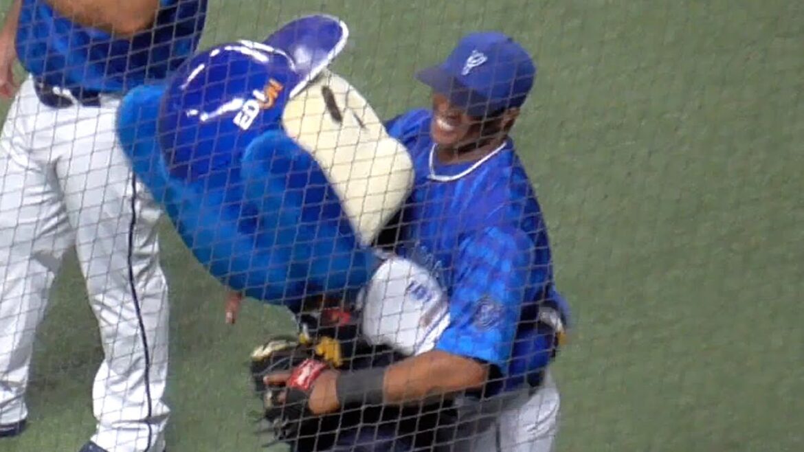 ドアラ　ビシエドとの再会に嬉しさ爆発　京田陽太にボールをぶつけられ　桑原将志にはぶつかってしまう　中日ドラゴンズVS横浜DeNAベイスターズ　2025/08/15