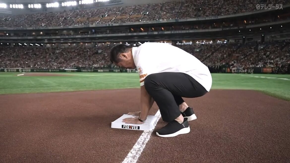 《長嶋茂雄終身名誉監督追悼試合》追悼セレモニー 巨人OB会長の中畑清さんによるベースデリバリー