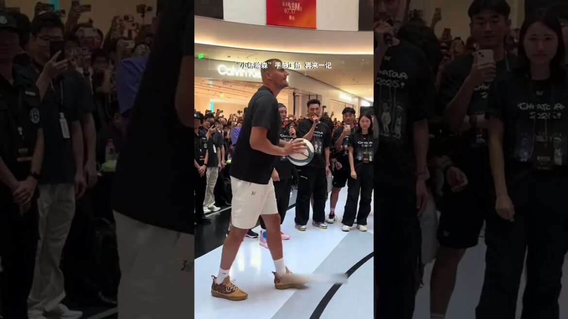 ｜約基奇首次中國行就奉獻出自己NBA的招牌動作 真是能把對手投到崩潰｜