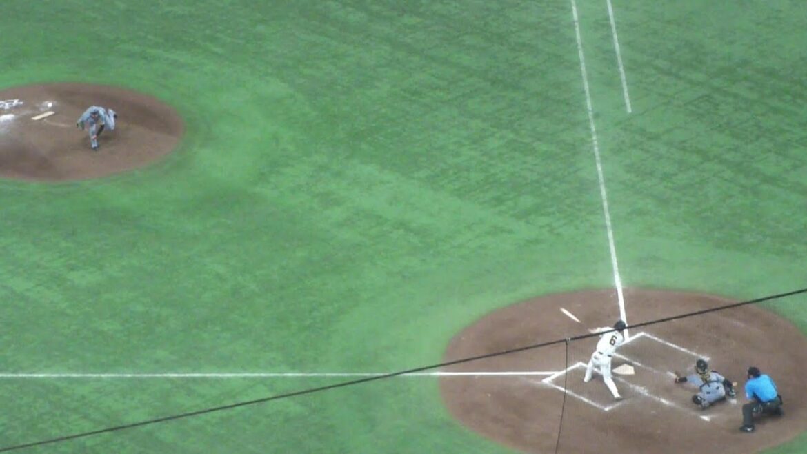 阪神タイガース 岩崎優が坂本勇人を空振り三振に打ち取って試合終了　巨人 1 - 3 阪神　2025年8月17日(日)　東京ドーム