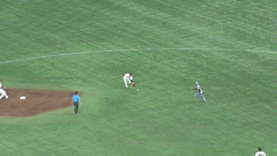 巨人 中山礼都 ナイスプレーでダブルプレー　巨人 vs 阪神　2025年8月17日(日)　東京ドーム