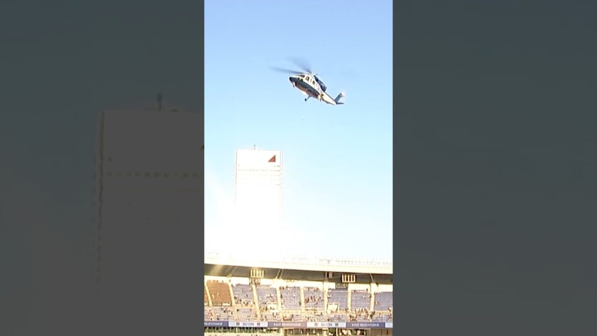 まさかの空から！始球式ボールがヘリで登場 #chibalotte