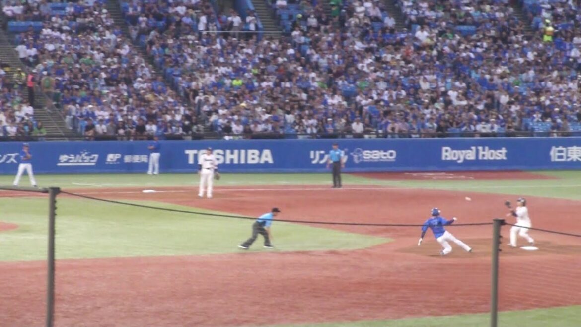 ヤクルト 古賀優大 盗塁阻止でナイスプレー 　梶原昂希は盗塁失敗　ヤクルト vs DeNA　2025年8月13日(水)　神宮球場