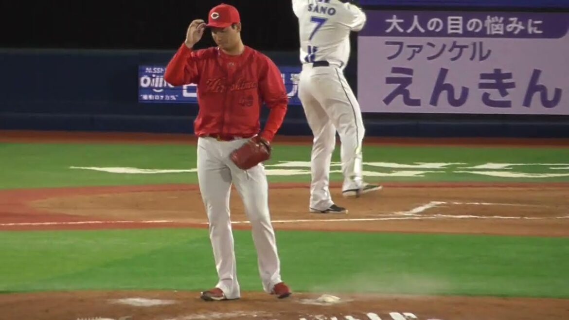 2025年8月19日 広島東洋・島内 颯太郎 投手の準備投球（ボールデッド中）