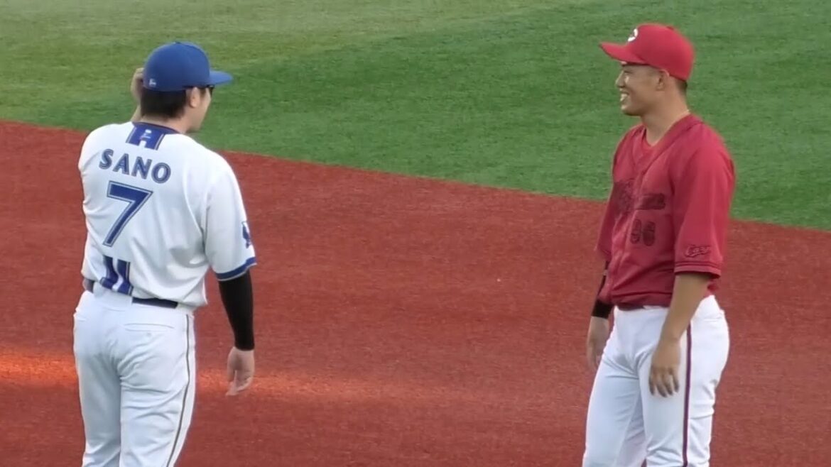 中村奨成、広陵パイセン佐野恵太に一礼し直立不動で待ち受ける！そして笑顔で談笑！広島東洋カープvs横浜DeNAベイスターズ 2025年8月19日