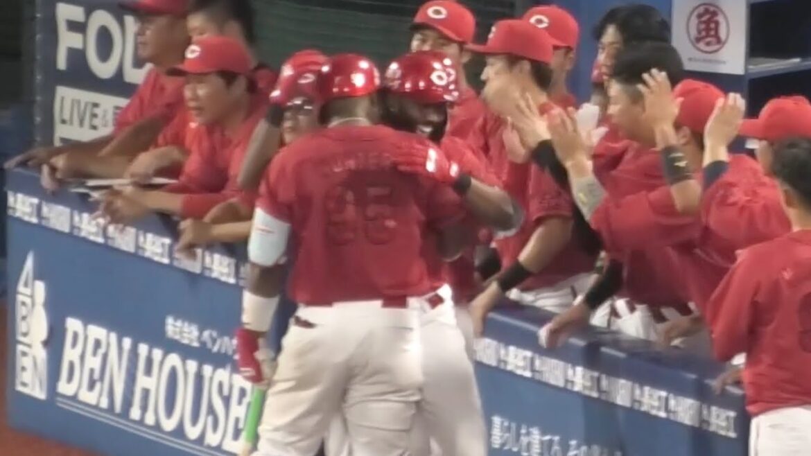 7回、ファビアンが2ラン！モンテロとのアベック弾でバウアーKO！ベンチで2度目のハグする助っ人コンビ！広島東洋カープvs横浜DeNAベイスターズ 2025年8月21日