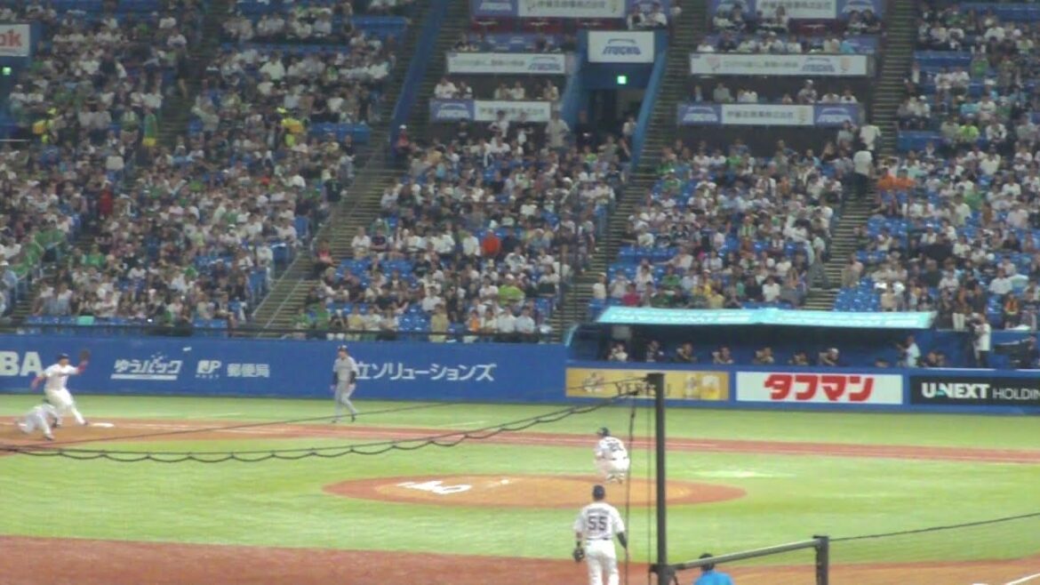 ヤクルト 古賀優大 牽制アウト ナイスプレー　ヤクルト vs 巨人　2025年8月20日(水)　神宮球場