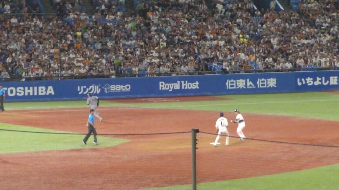 ヤクルト 長岡秀樹のキャッチによる、663のダブルプレー　ヤクルト vs 巨人　2025年8月19日(火)　神宮球場