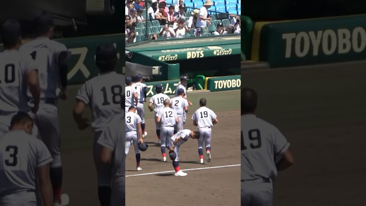 相手アルプスにもしっかり礼をする京都国際の選手！！