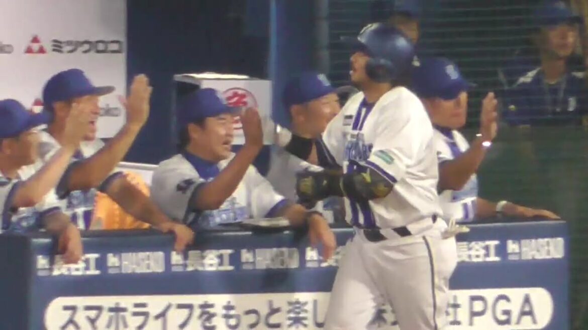 2025年8月21日 広島東洋戦・宮﨑 敏郎 選手 第5号2ランホームラン判定後のシーン（ボールデッド中）