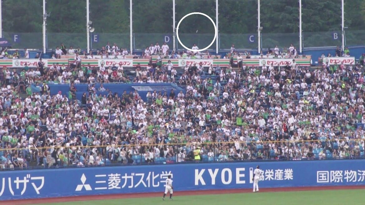 阪神 佐藤輝明 ホームラン 第32号　ヤクルト vs 阪神　2025年8月24日(日)　神宮球場