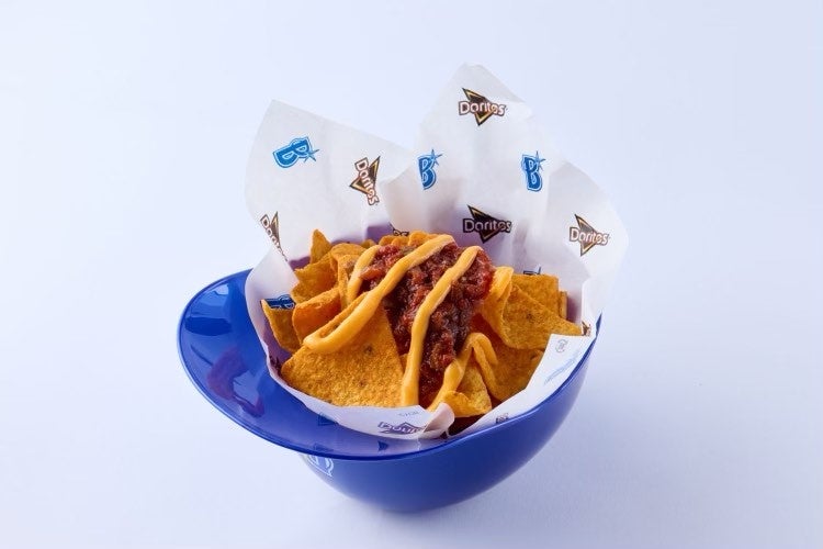 「ドリトス」「横浜DeNAベイスターズ」のオフィシャルコラボフードに新バリエーションが登場!『ドリトス ベイスターズナチョスHOT Ver.』2025年8月26日(火)から横浜スタジアムで期間限定発売 | ジャパンフリトレー株式会社のプレスリリース 「ドリトス」「横浜DeNAベイスターズ」のオフィシャルコラボフードに新バリエーションが登場!『ドリトス ベイスターズナチョスHOT Ver.』2025年8月26日(火)から横浜スタジアムで期間限定発売 | ジャパンフリトレー株式会社のプレスリリース