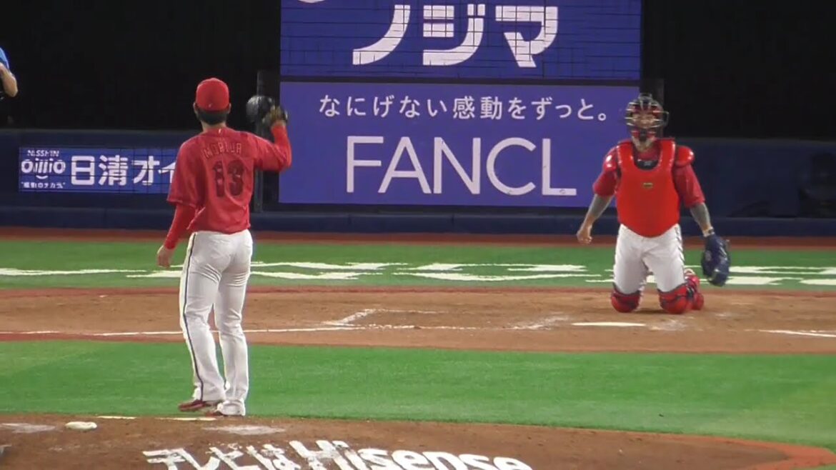 2025年8月19日 広島東洋・森浦 大輔 投手の準備投球（ボールデッド中）