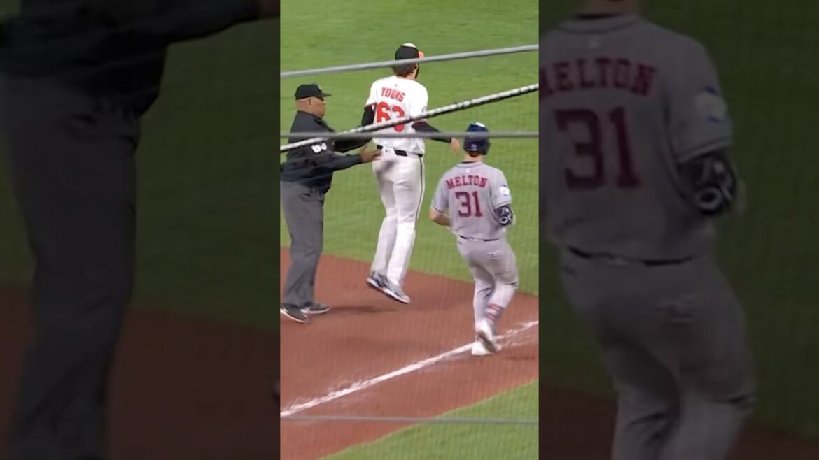 ブランドン・ヤングはこのプレーで足を負傷しました! ブランドン・ヤングはこのプレーで足を負傷しました!