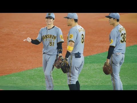 【余裕でアウトやん】盗塁セーフ判定に呆れた顔でリクエストを待つ中野拓夢 【余裕でアウトやん】盗塁セーフ判定に呆れた顔でリクエストを待つ中野拓夢