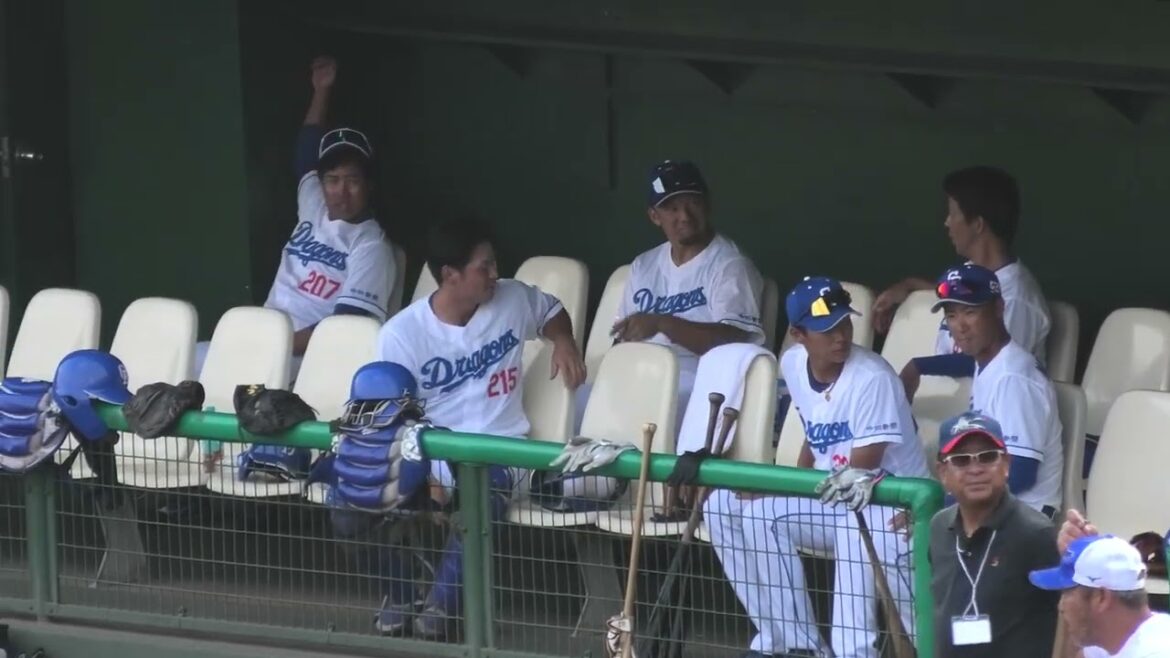 【豊橋球場】中日ドラゴンズ ベンチでのんびりする石橋康太選手・中村奈一輝選手・加藤竜馬選手・日渡騰輝選手・星野真生選手・平田良介コーチ・福田永将コーチ・森越祐人コーチ 2024/8/24