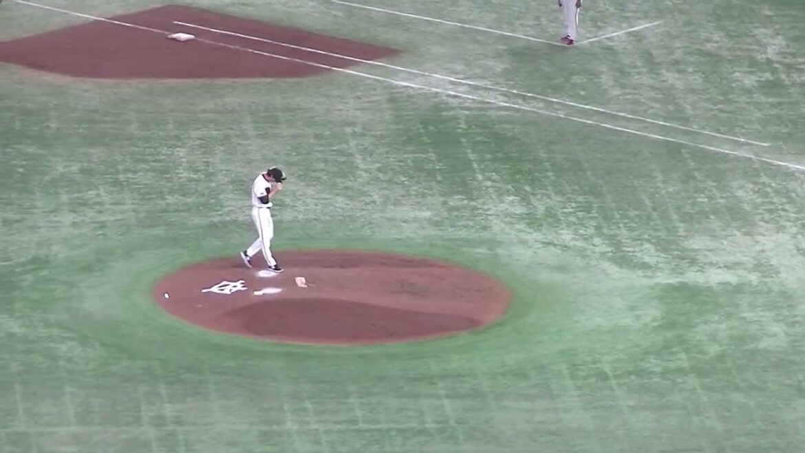 牽制悪送球してしまうケラー 野間峻祥を三振（2024年6月28日読売ジャイアンツ対 広島カープ）