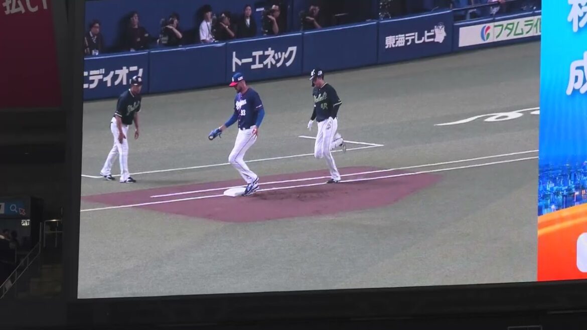 東京ヤクルトスワローズ 太田賢吾選手のファーストゴロで中日ドラゴンズ マラー投手がベースを踏んでないんじゃないかとリクエストした際の判定待ちの様子 2025/8/26 バンテリンドーム