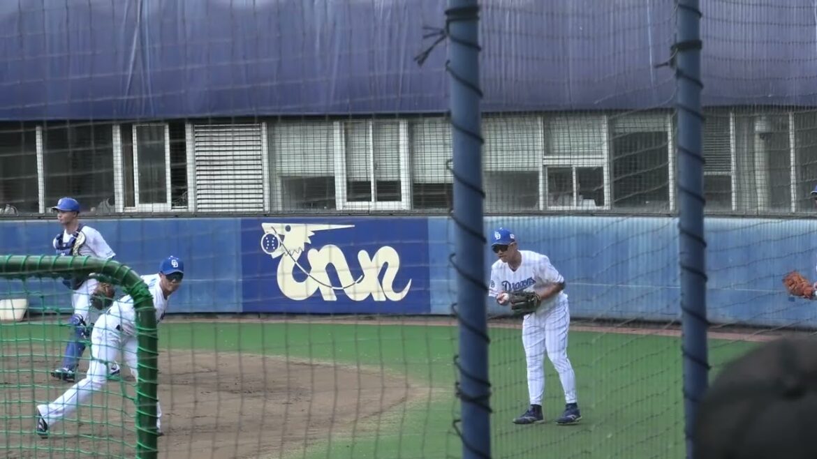 【復帰間近 ?】中日ドラゴンズ 福永裕基選手が試合前にキャッチボールをする様子 石川昂弥選手・森駿太選手の姿も 2025/8/26 ナゴヤ球場