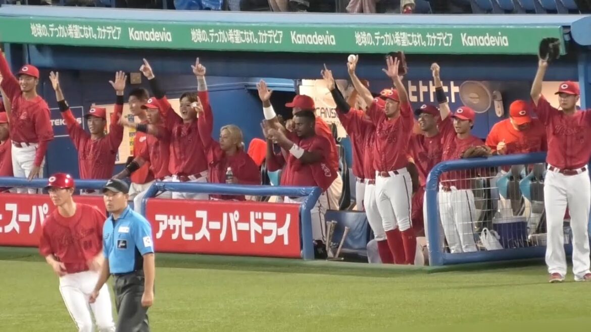 坂倉将吾が先制となるタイムリーツーベースを打った瞬間のカープベンチ！広島東洋カープvs東京ヤクルトスワローズ 2025年8月29日