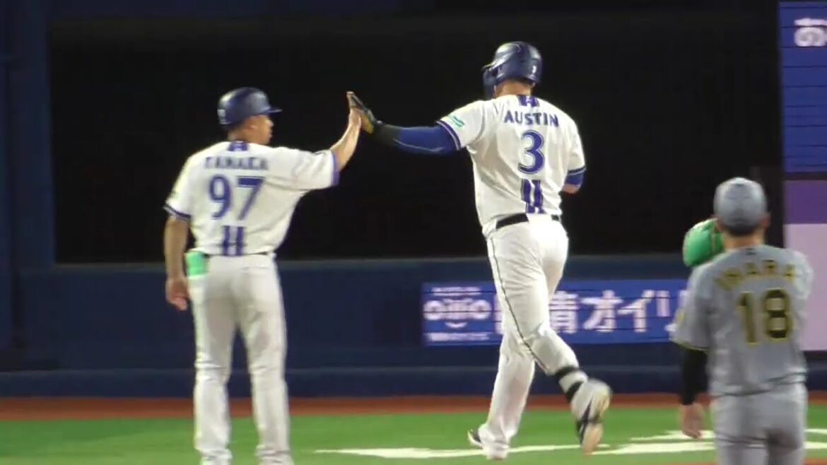 2025年8月28日 阪神戦 タイラー・オースティン 選手 勝ち越しソロホームラン判定後のシーン（ボールデッド中）