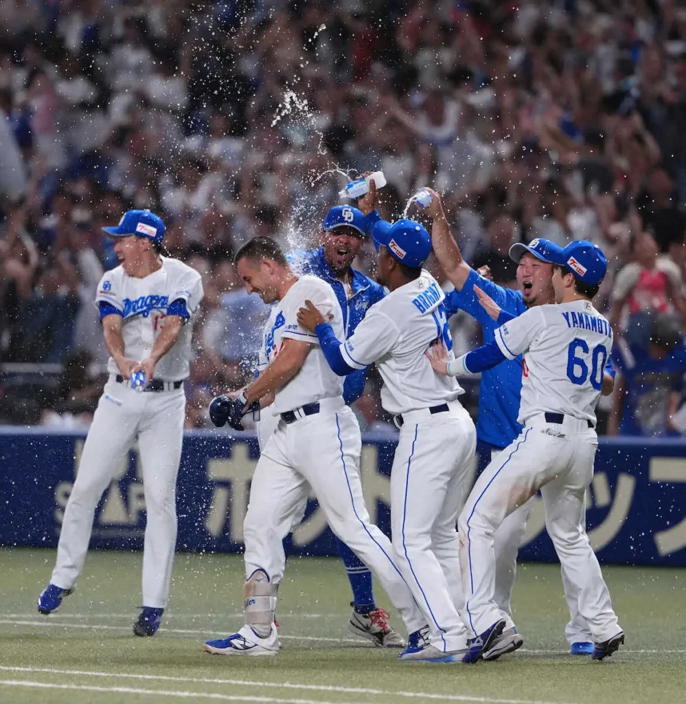 中日　サヨナラ勝ちで自力優勝復活　10回ボスラー犠飛に井上監督「打ってくれると全信頼していた」 - スポニチ Sponichi Annex 野球