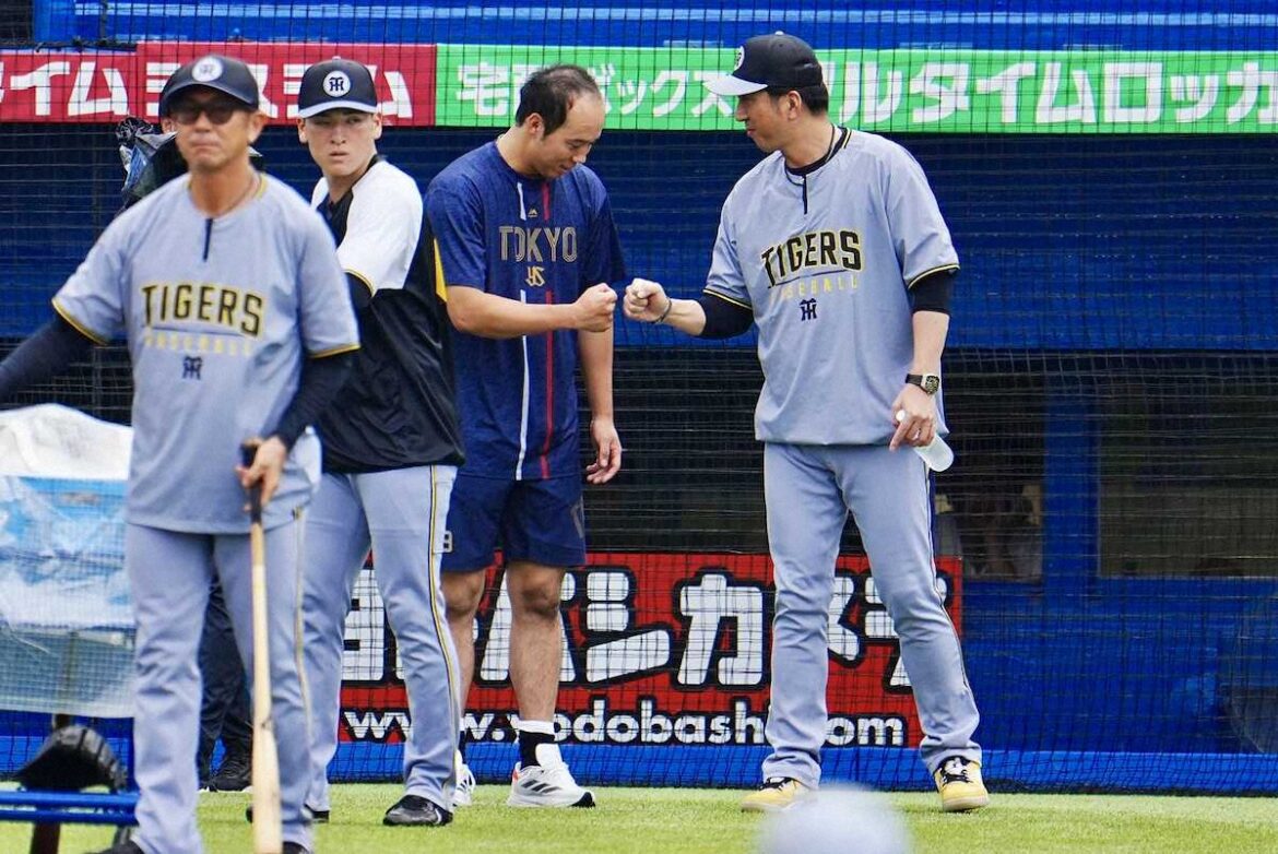 阪神・藤川監督がヤクルト移籍の青柳とグータッチで会話 親友のビーズリーとは英語で再会喜ぶ(スポニチアネックス) – Yahoo!ニュース – Yahoo!ニュース 阪神・藤川監督がヤクルト移籍の青柳とグータッチで会話 親友のビーズリーとは英語で再会喜ぶ(スポニチアネックス) - Yahoo!ニュース - Yahoo!ニュース