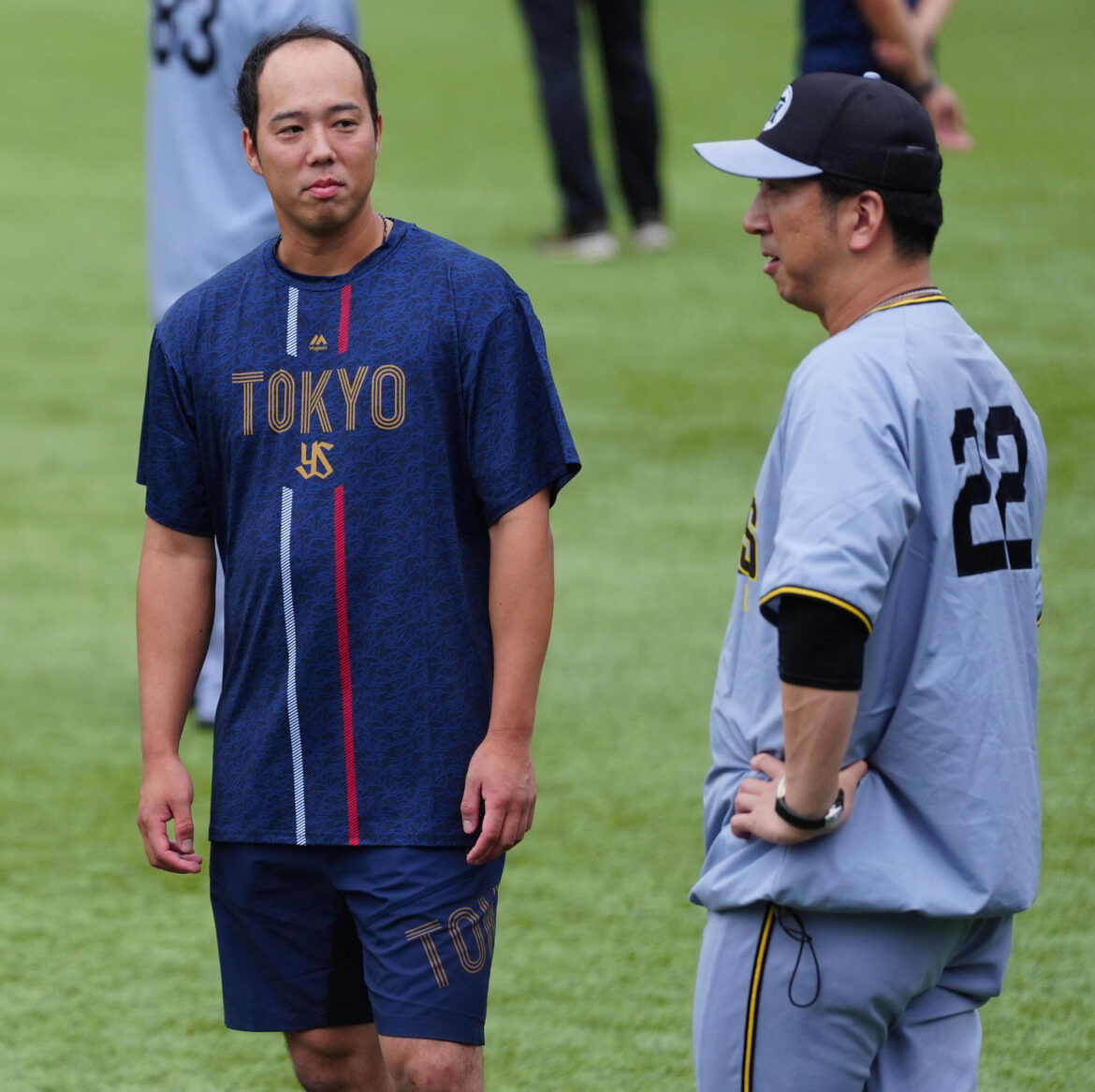 【阪神】お約束の？雨の中…ヤクルト新加入の青柳晃洋と再会懐かしむ 同じ背番号の盟友も笑顔（日刊スポーツ） - Yahoo!ニュース - Yahoo!ニュース