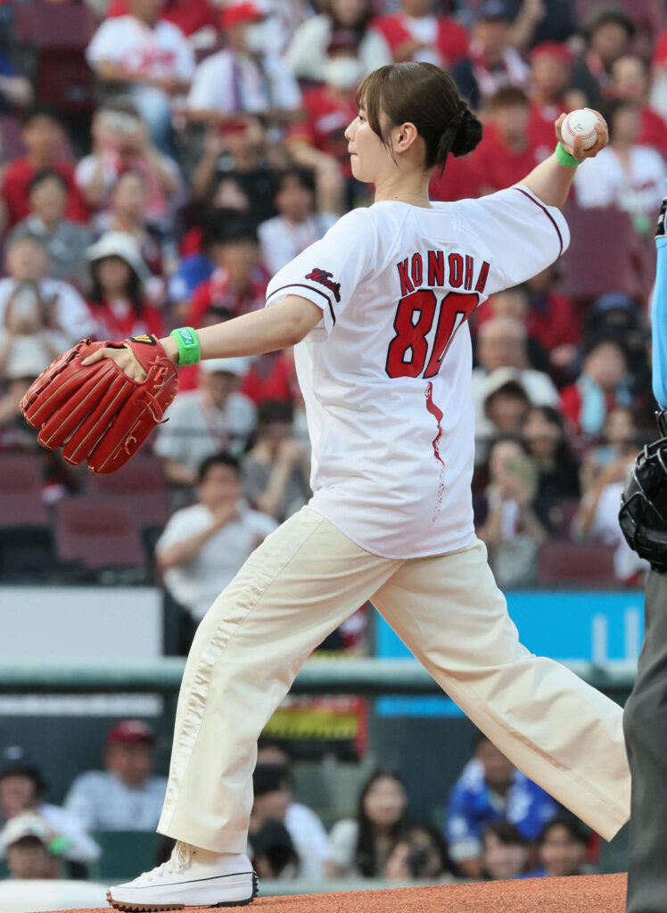 【広島】カープ女子・広島出身のタレント塚本恋乃葉がショーバン投球 父は元カープ投手（日刊スポーツ） - Yahoo!ニュース - Yahoo!ニュース