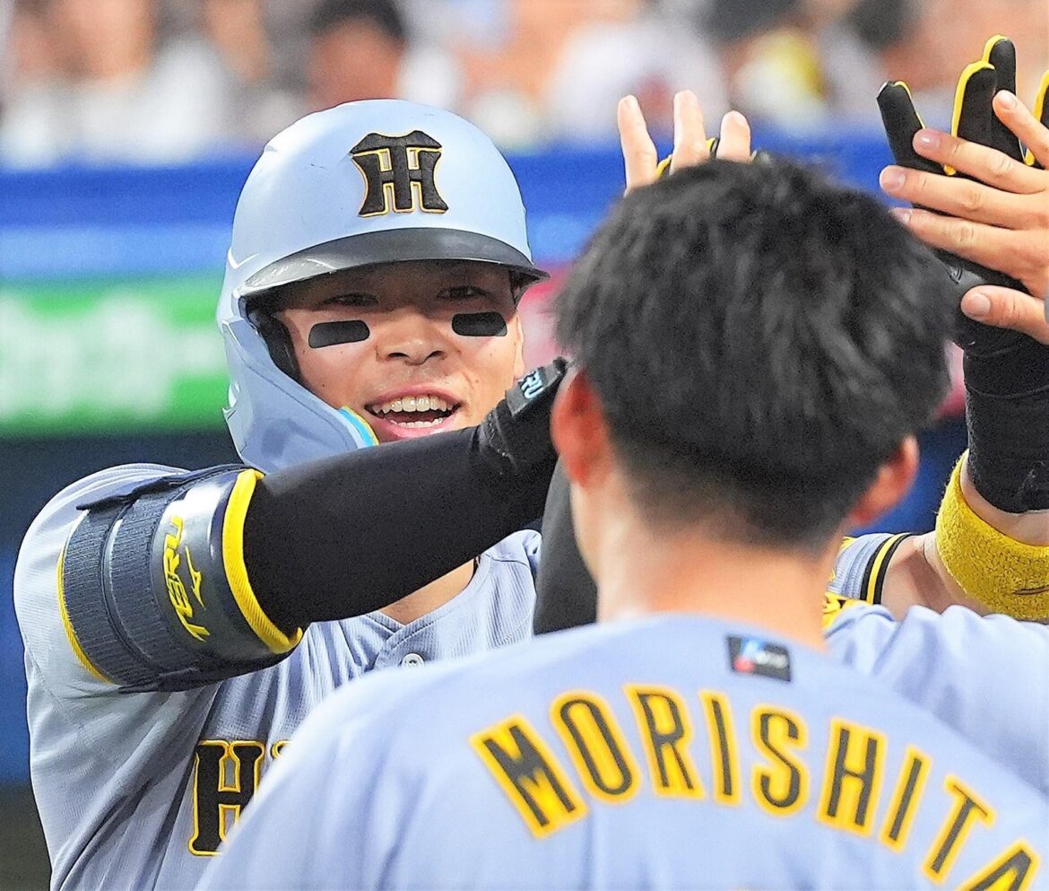 【阪神】快勝の2連勝でⅯ35!3年ぶり1試合4HR 主砲・佐藤輝がキング独走27号ソロ 伏兵・小幡が2発&高寺2号 才木6回1失点9勝目 救援陣は無失点(TBS NEWS DIG Powered by JNN) 【阪神】快勝の2連勝でⅯ35!3年ぶり1試合4HR 主砲・佐藤輝がキング独走27号ソロ 伏兵・小幡が2発&高寺2号 才木6回1失点9勝目 救援陣は無失点(TBS NEWS DIG Powered by JNN)