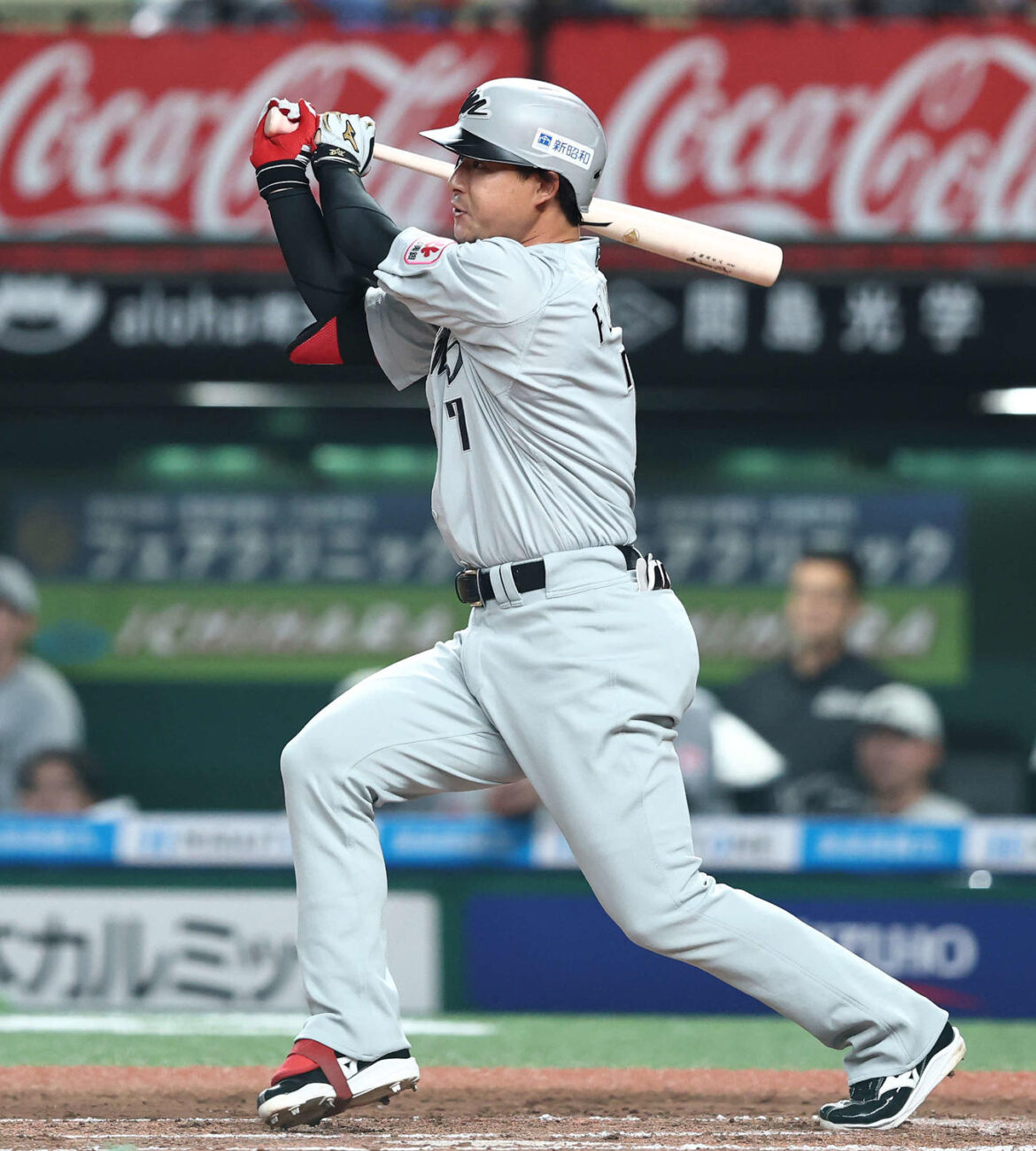 【ロッテ】藤岡裕大が10回に勝ち越し打も…直後に横山陸人が同点ソロ被弾で引き分けに終わる（日刊スポーツ） - Yahoo!ニュース - Yahoo!ニュース