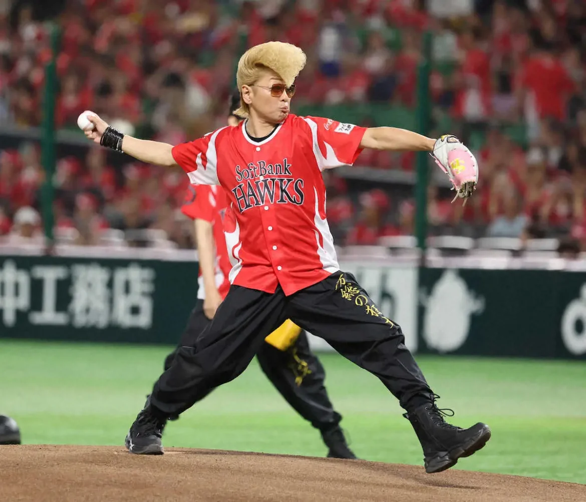 ソフトバンク戦セレモニアルピッチに氣志團の綾小路翔が登場　前日に代わり探すも金爆と連絡とれず - スポニチ Sponichi Annex 野球