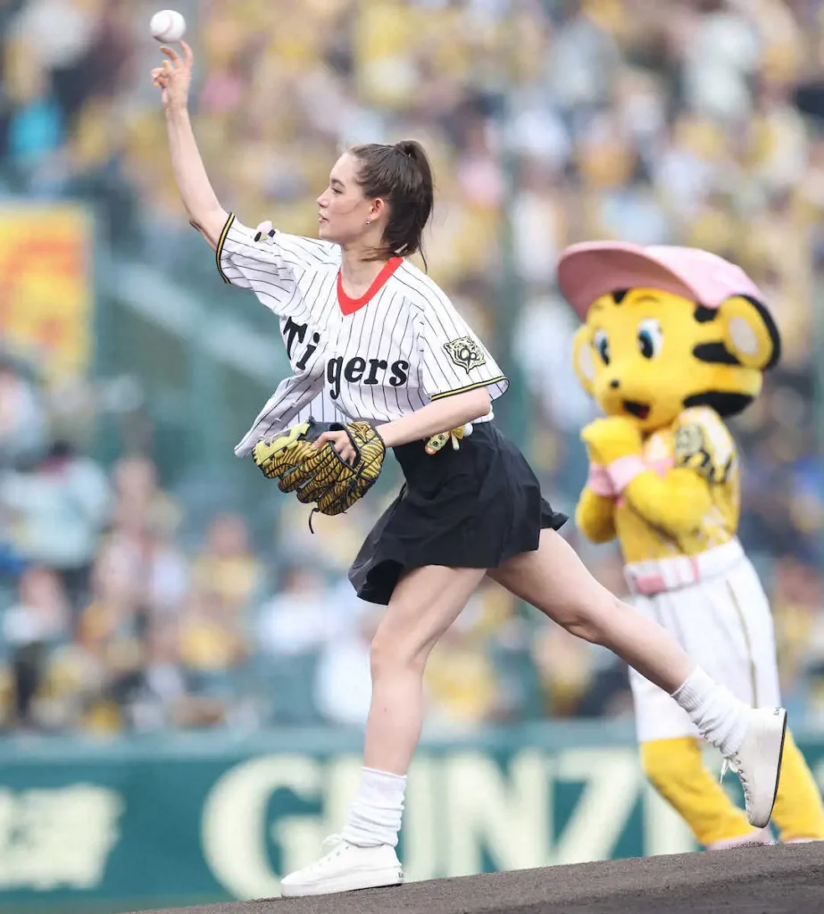 実は深い「始球式」の世界…誰が投げるかをどう決めているのか元ソフトバンク球団幹部が解説 - スポニチ Sponichi Annex 野球