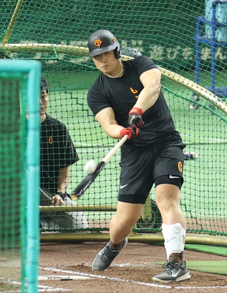 巨人・岡本和真が打撃練習参加 フリーで39振し柵越え11本（サンケイスポーツ） - Yahoo!ニュース