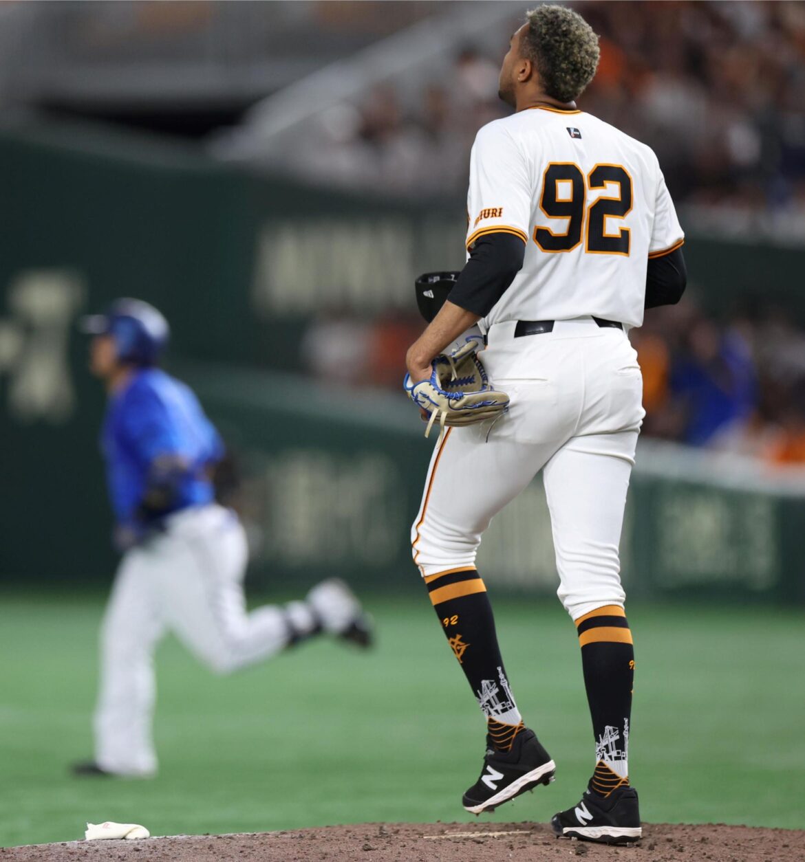 巨人 マルティネスがまさか…九回に同点ソロを被弾 阿部監督がベンチで膝に手をつく 東京ドームが騒然（デイリースポーツ） - Yahoo!ニュース - Yahoo!ニュース