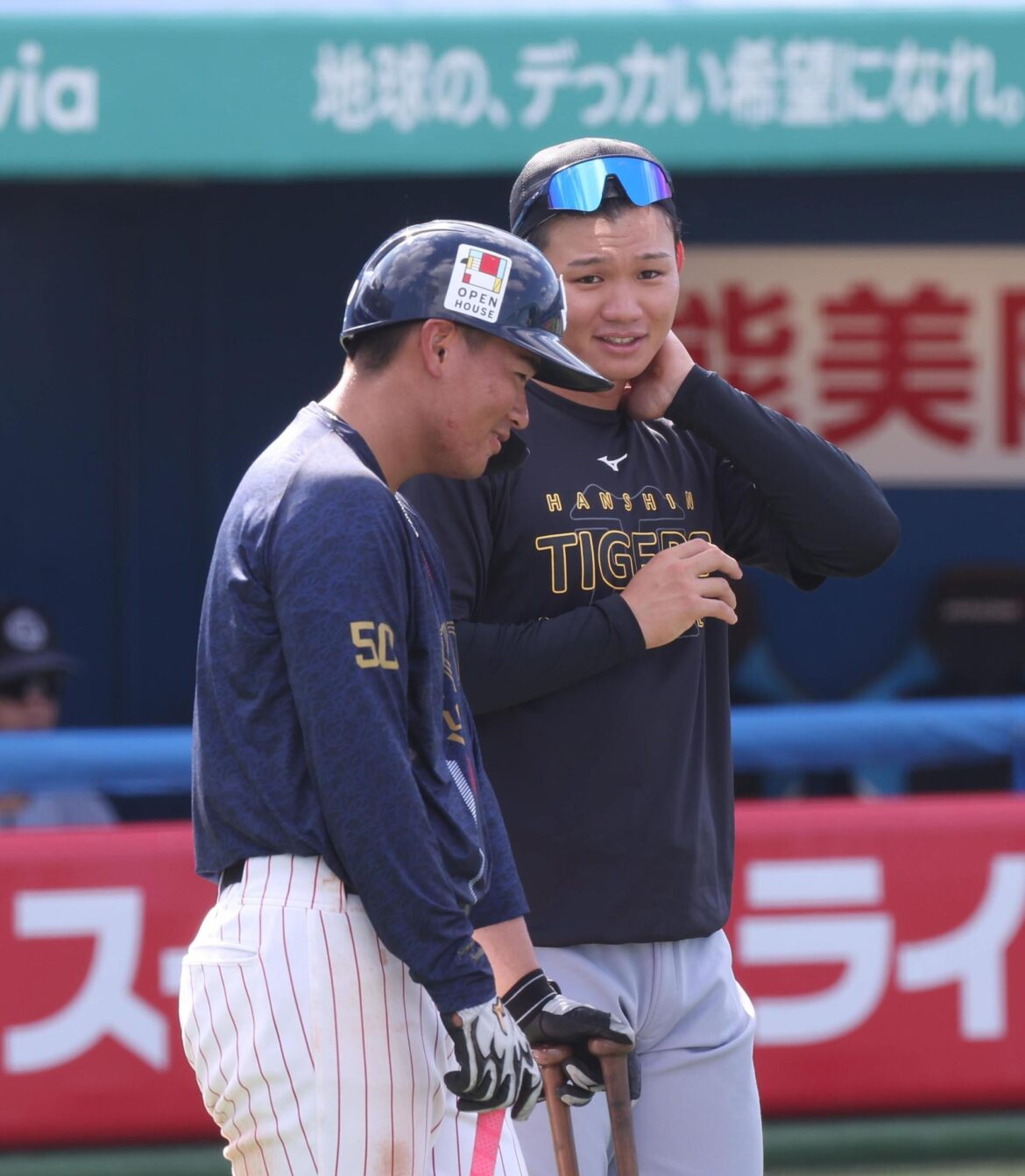 阪神・森下が中大同級生とグラウンドで笑顔の再会 この日１軍昇格のヤクルト・北村恵と神宮で（デイリースポーツ） - Yahoo!ニュース - Yahoo!ニュース