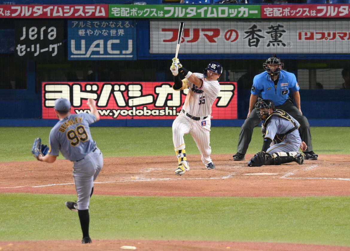 ヤクルト・村上が今季初タイムリー&本拠地初打点 四回に均衡を破る右翼線安打 佐藤輝にバットをおねだりした貪欲主砲が先制パンチ(デイリースポーツ) – Yahoo!ニュース – Yahoo!ニュース ヤクルト・村上が今季初タイムリー&本拠地初打点 四回に均衡を破る右翼線安打 佐藤輝にバットをおねだりした貪欲主砲が先制パンチ(デイリースポーツ) - Yahoo!ニュース - Yahoo!ニュース
