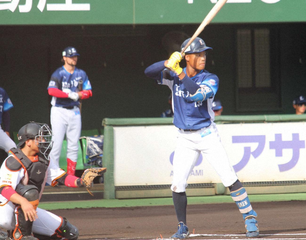 7月17日、巨人3軍戦で打席に立つ西武オケム