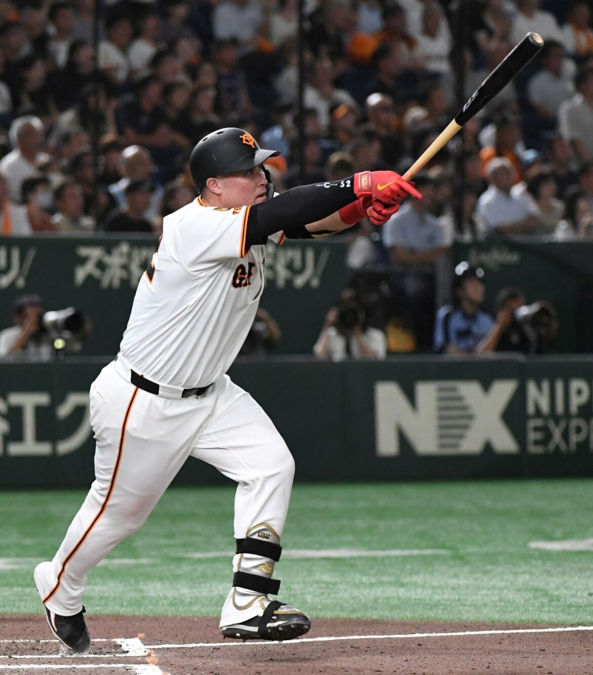 巨人 リチャードが起死回生の４号同点ソロ！東京ドームが大興奮 ハイタッチが強烈？阿部監督が右肩押さえるしぐさも（デイリースポーツ） - Yahoo!ニュース - Yahoo!ニュース