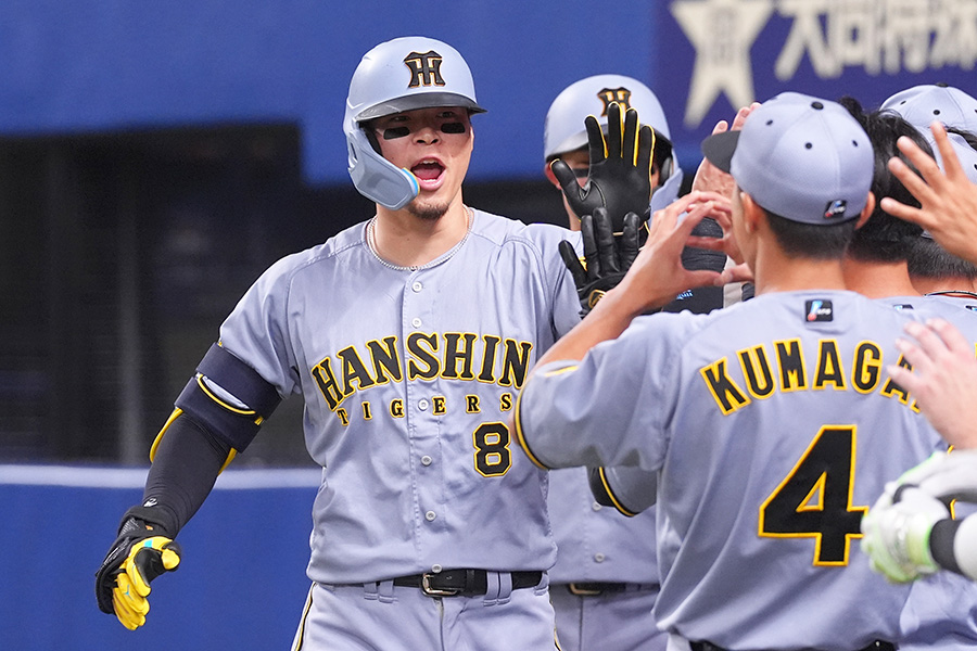 28号本塁打を放った阪神・佐藤輝明【写真提供：産経新聞社】